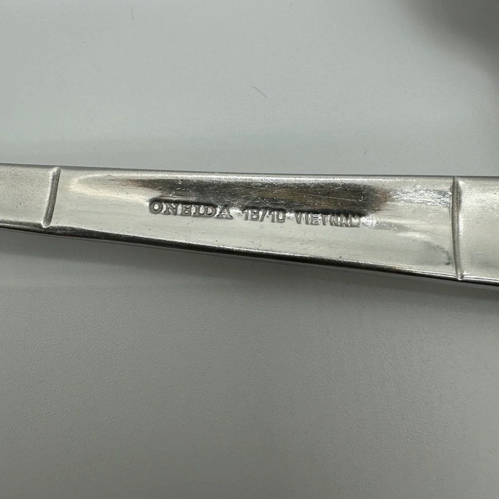 Oneida Echo 18/10 Stainless Steel Flatware 2 Piece Set Teaspoon and Soup Spoon